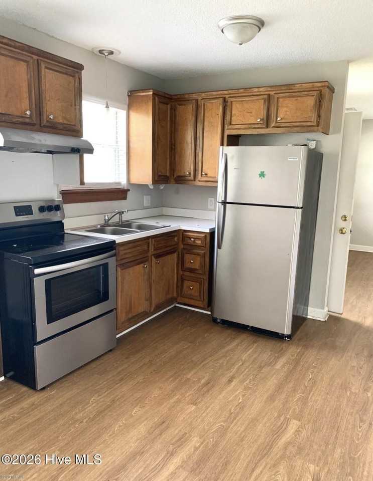 659 Third St Unit B #B - Photo 4 of 9