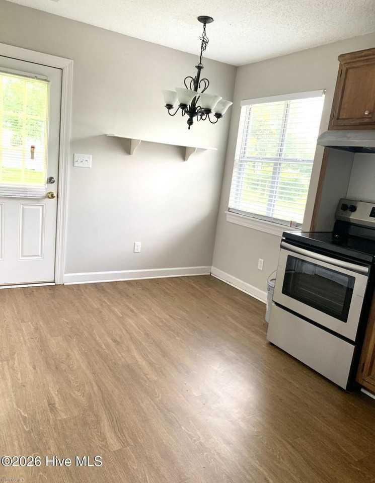 659 Third St Unit B #B - Photo 5 of 9