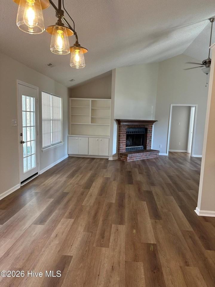 4906 Woodbrook Dr - Photo 4 of 17