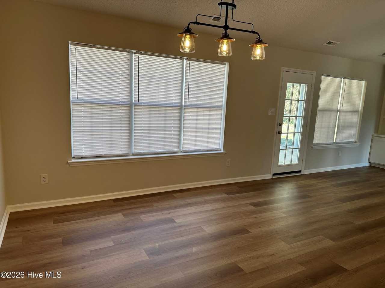 4906 Woodbrook Dr - Photo 5 of 17