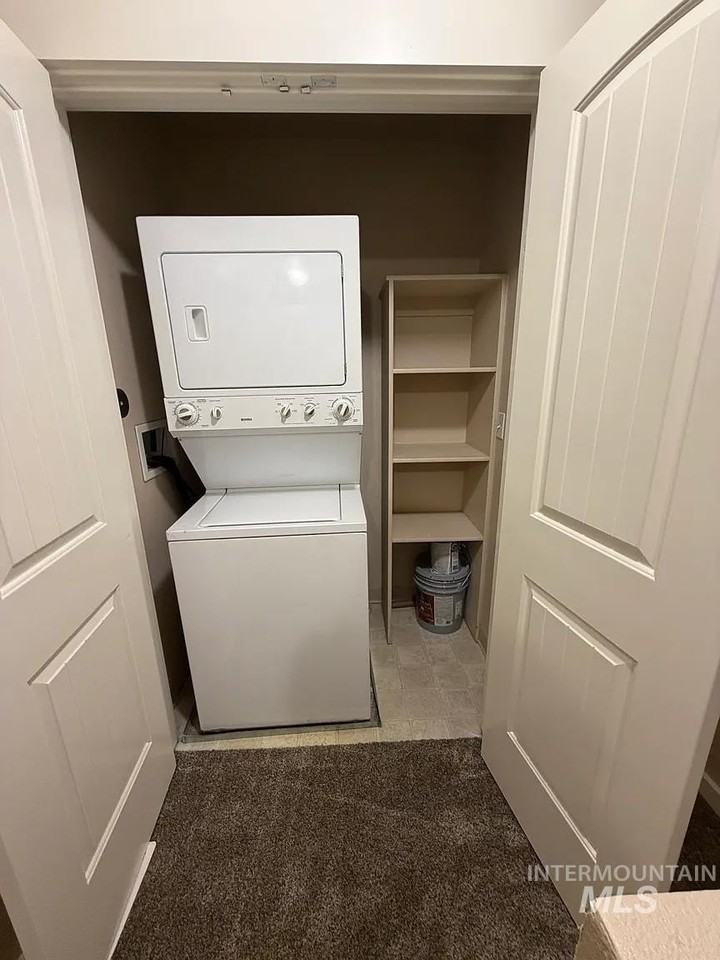 4826 W Douglas Ln - Photo 4 of 8