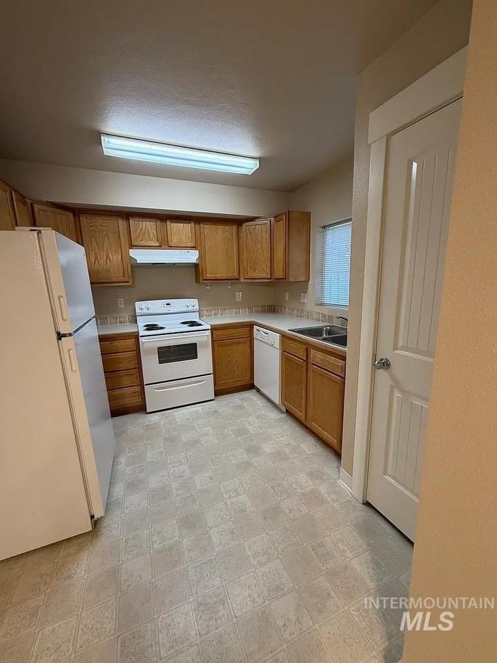 4826 W Douglas Ln - Photo 6 of 8