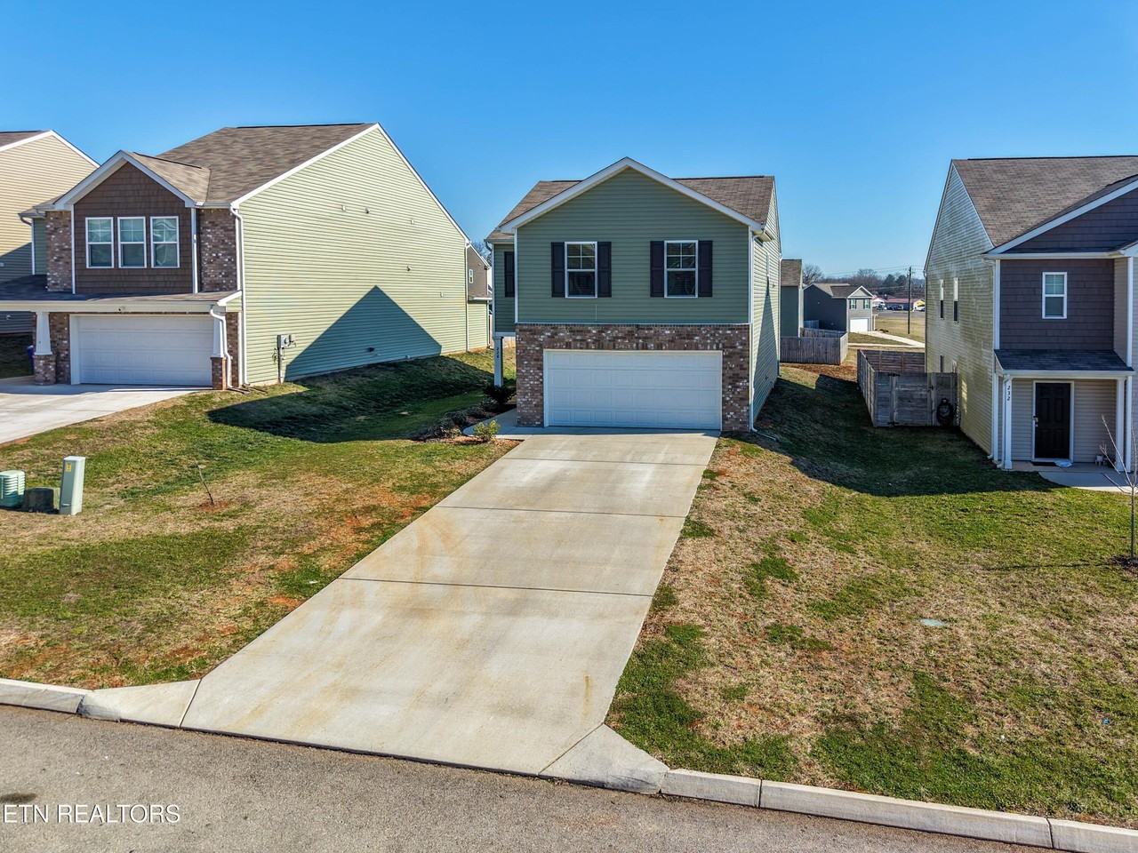 228 Belle Ct - Photo 3 of 37