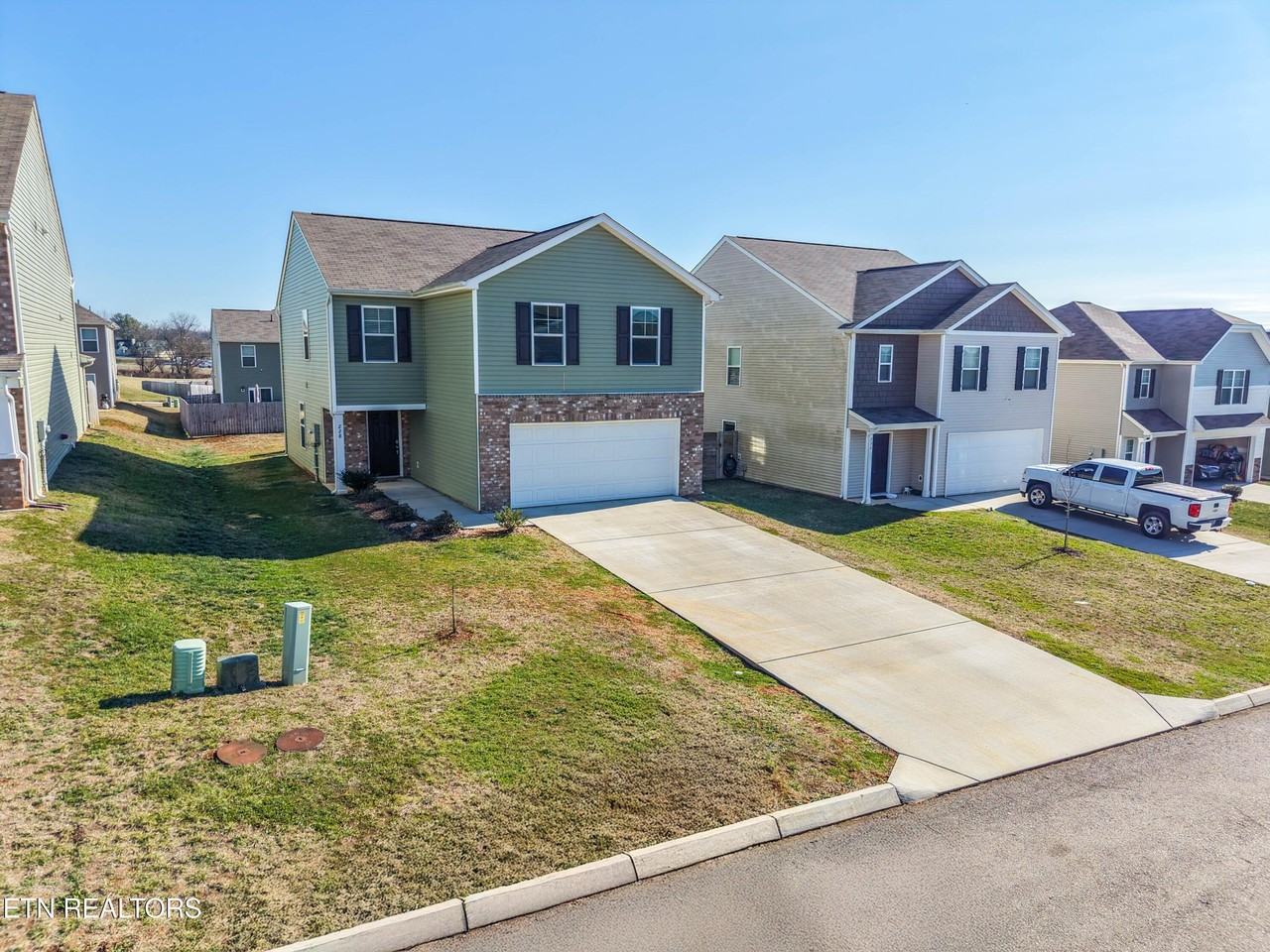 228 Belle Ct - Photo 5 of 37