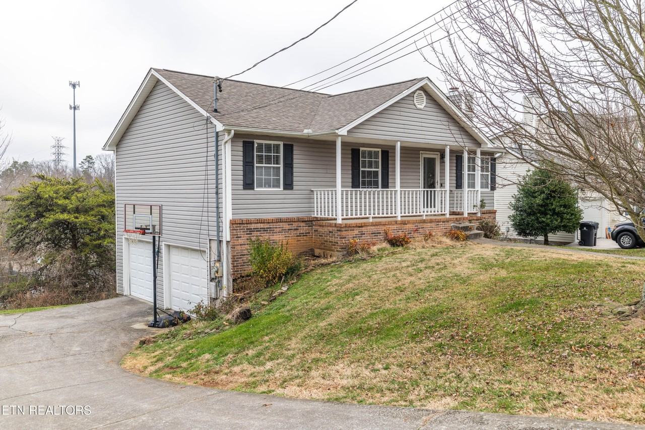 4756 Brierley Dr - Photo 4 of 27