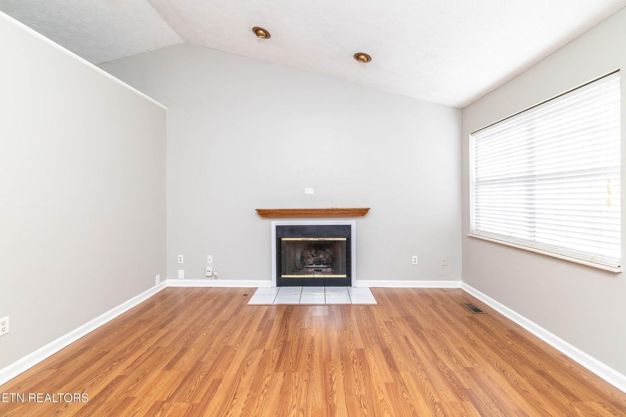 4756 Brierley Dr - Photo 6 of 27