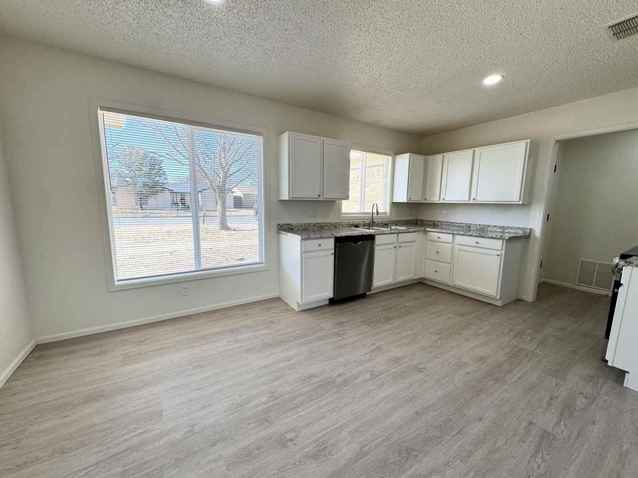 7825 Vernon Ave - Photo 5 of 20