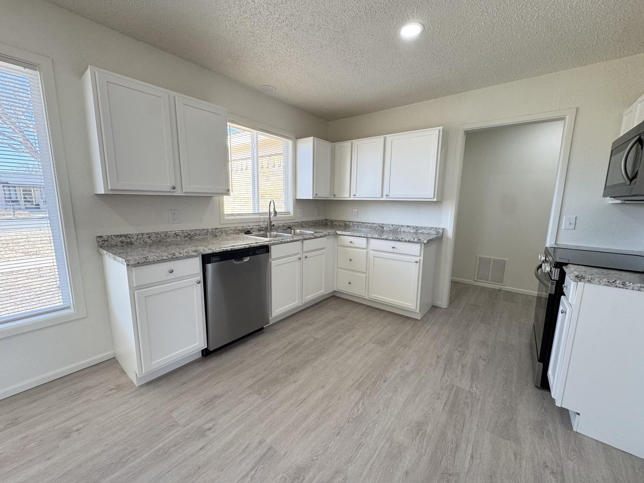 7825 Vernon Ave - Photo 6 of 20