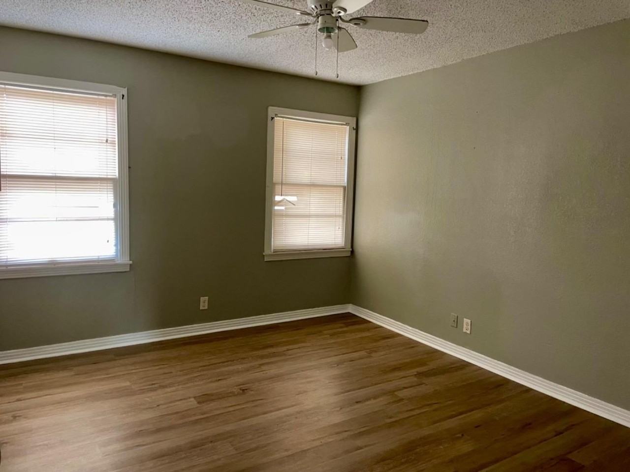 2511 40th St - Photo 4 of 6