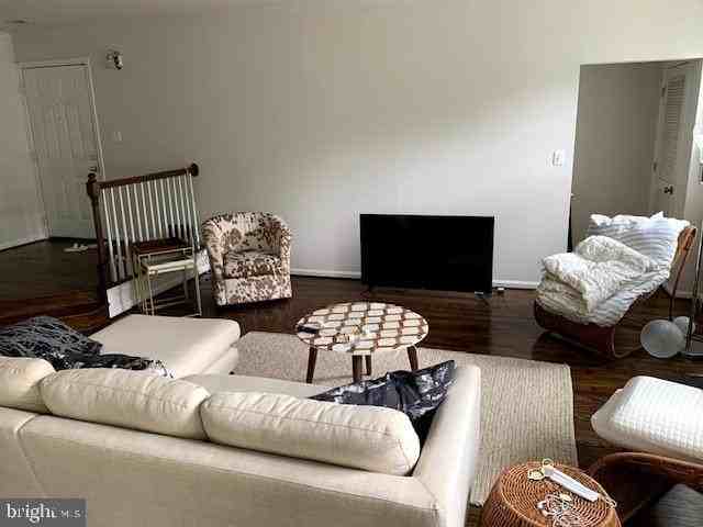 4651 Longstreet Ln - Photo 4 of 11