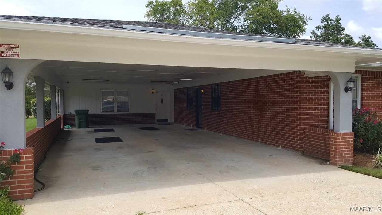 4254 Lawnwood Dr - Photo 3 of 41