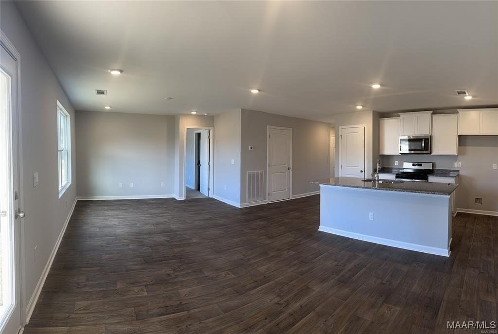 6006 Singleton Ct - Photo 4 of 12