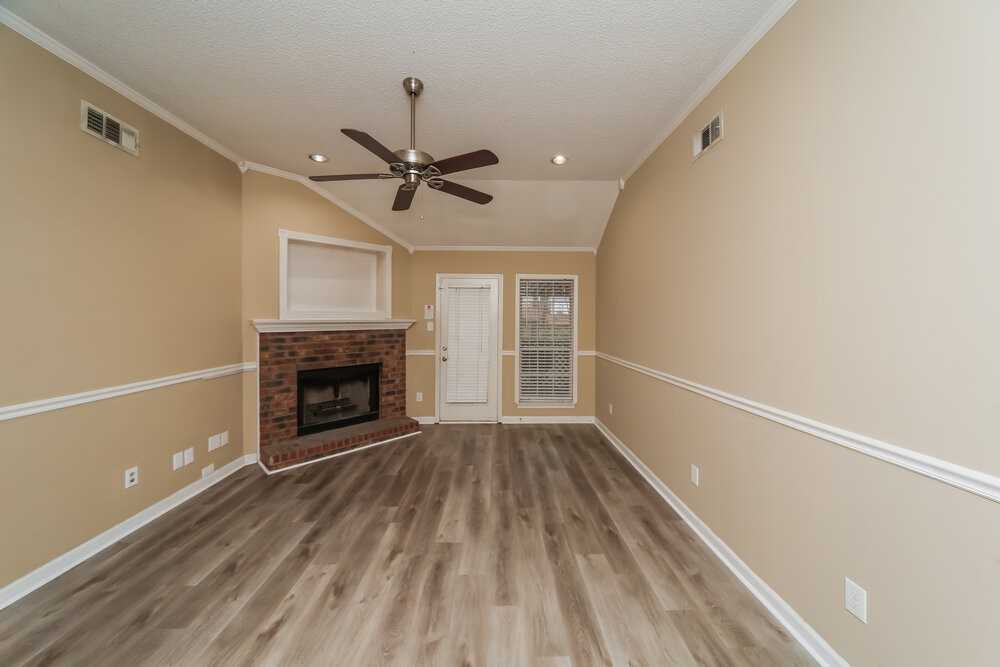 5689 Riverhead Ave - Photo 3 of 16