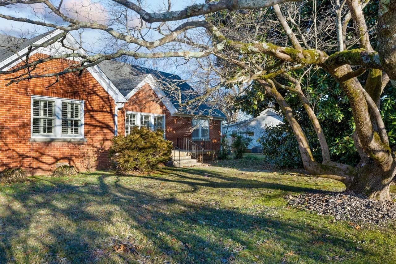 1396 Munford Ave - Photo 2 of 36