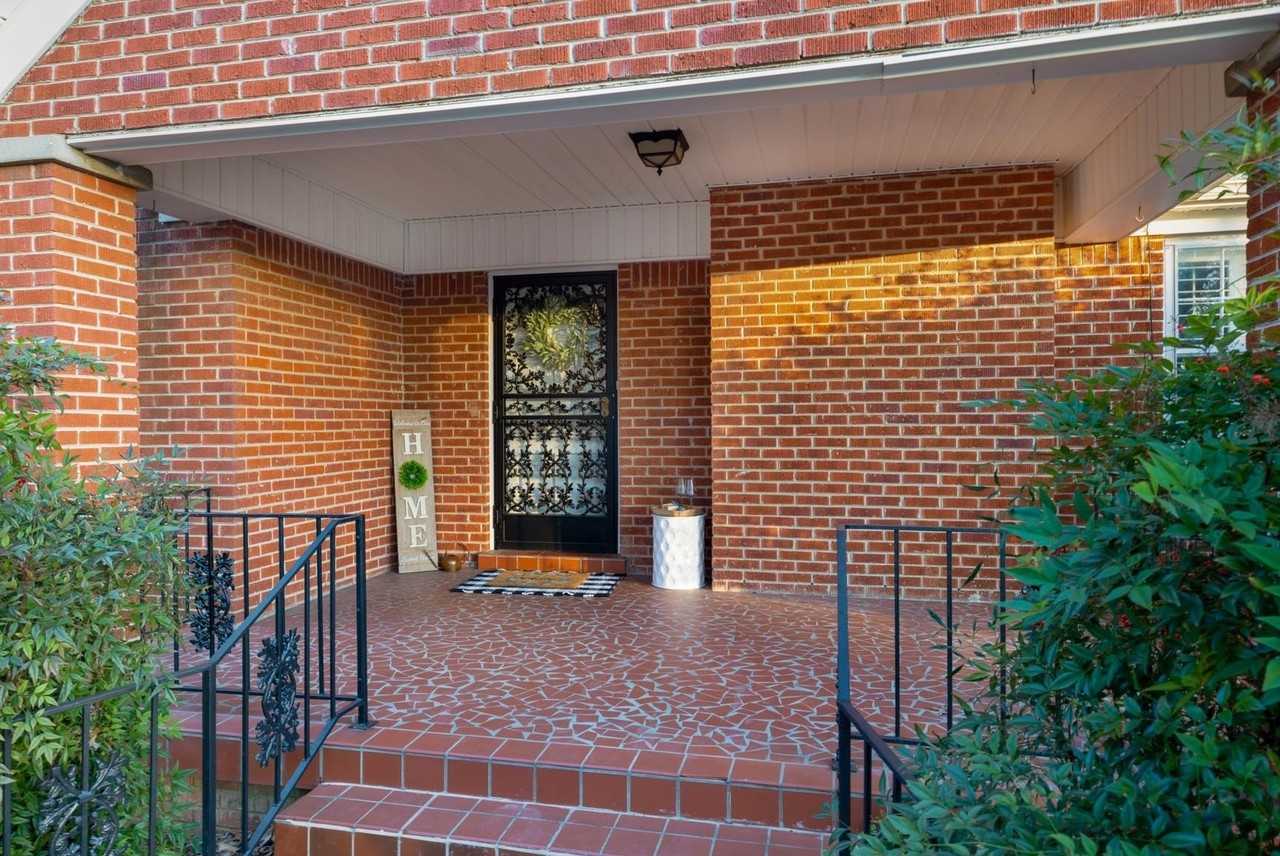 1396 Munford Ave - Photo 3 of 36