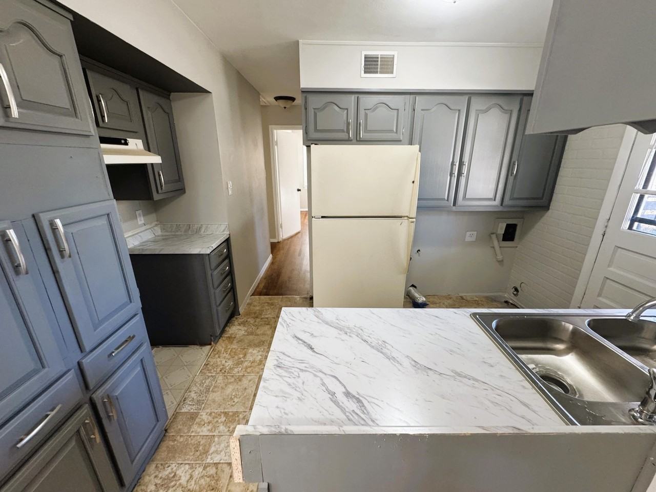 4956 Owen Ave - Photo 6 of 14