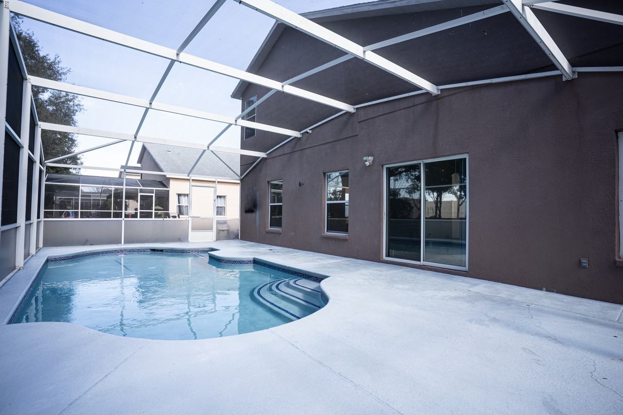 546 Bloomingdale Dr #1 - Photo 2 of 10