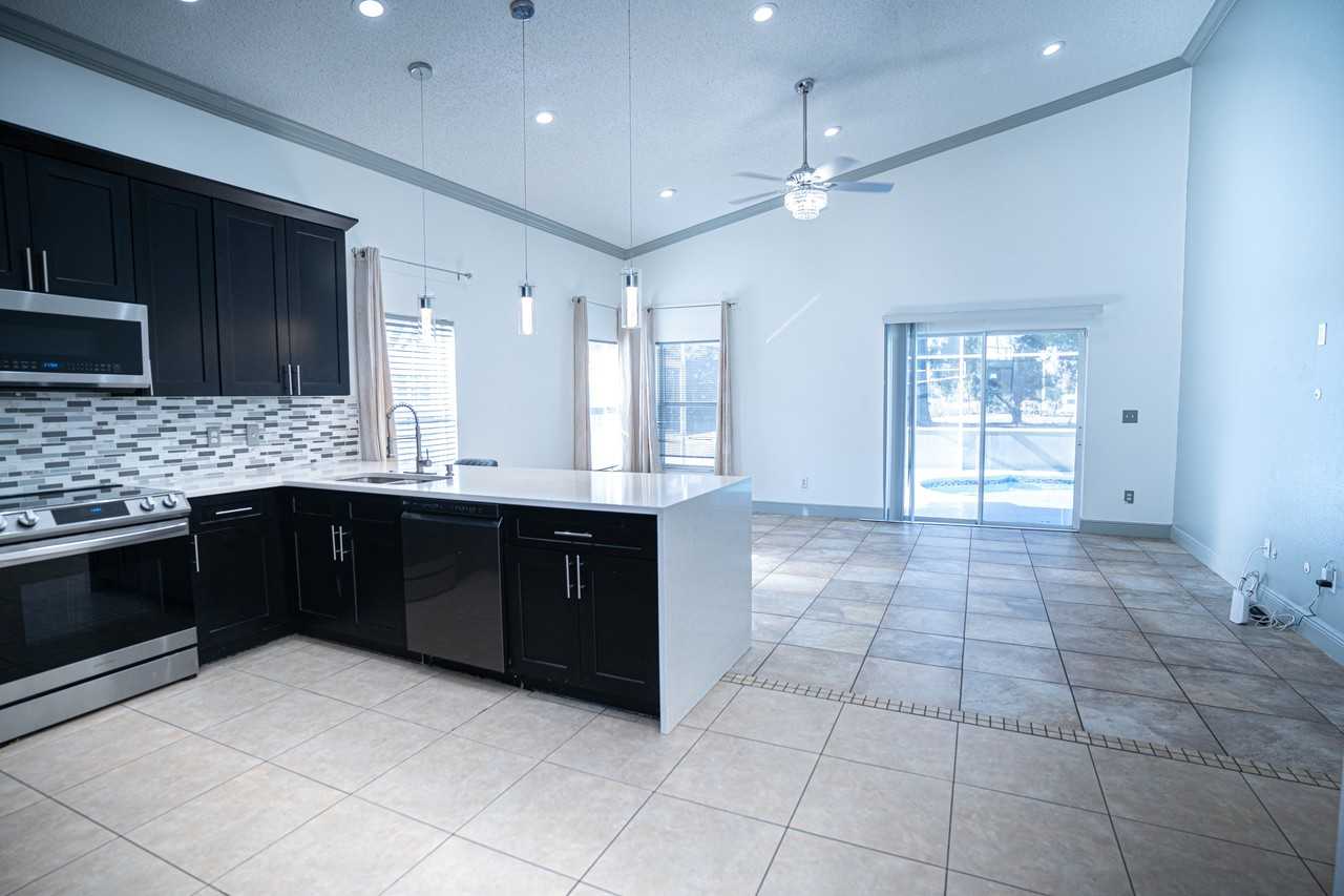 546 Bloomingdale Dr #1 - Photo 5 of 10