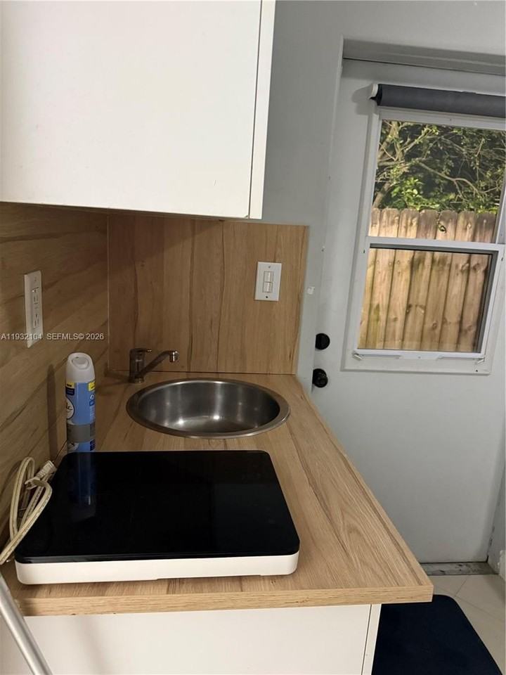 17199 Ne 2nd Ct #1 - Photo 2 of 2