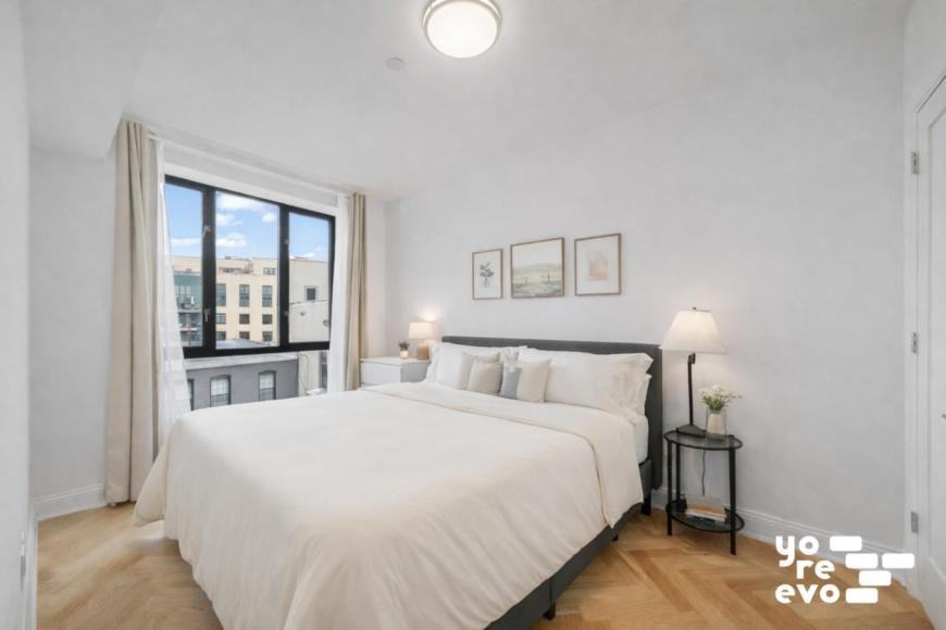 735 Bergen St - Photo 6 of 9