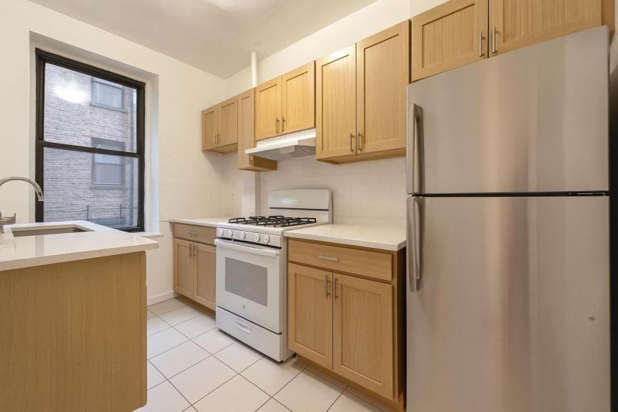 536 Fort Washington Ave - Photo 2 of 5