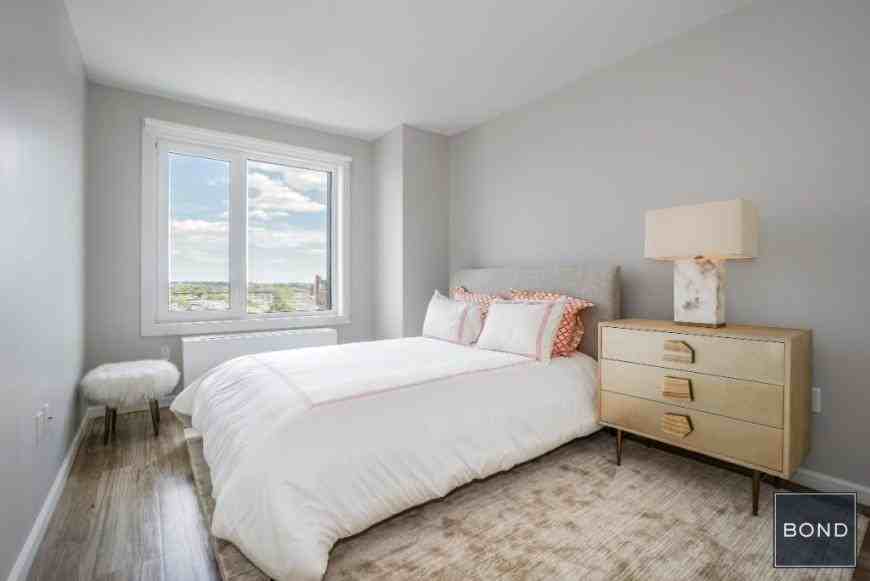 17802 Hillside Ave - Photo 4 of 9