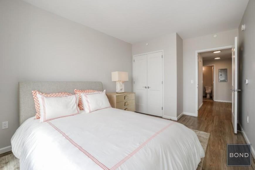 17802 Hillside Ave - Photo 5 of 9