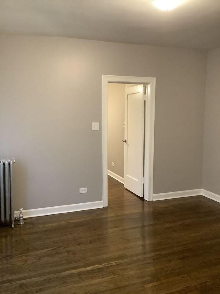 7656 S Ingleside Ave - Photo 2 of 10