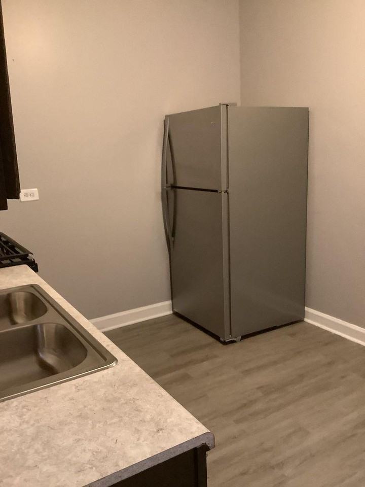 7656 S Ingleside Ave - Photo 4 of 10