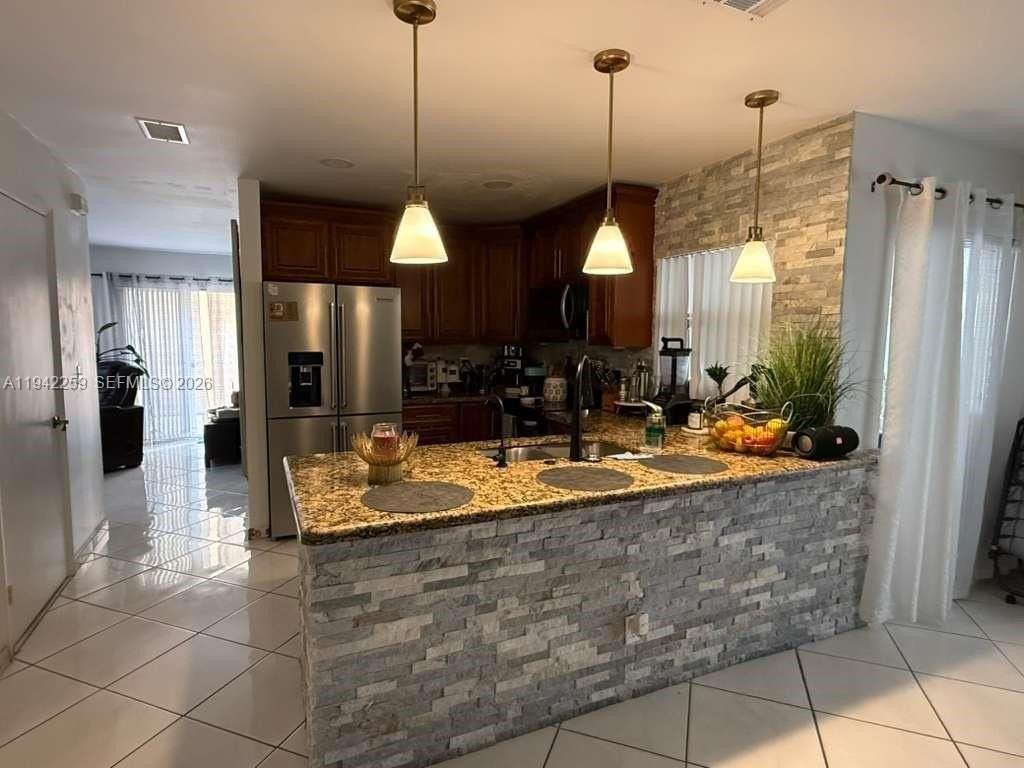 300 Sw 100th Ave - Photo 6 of 24