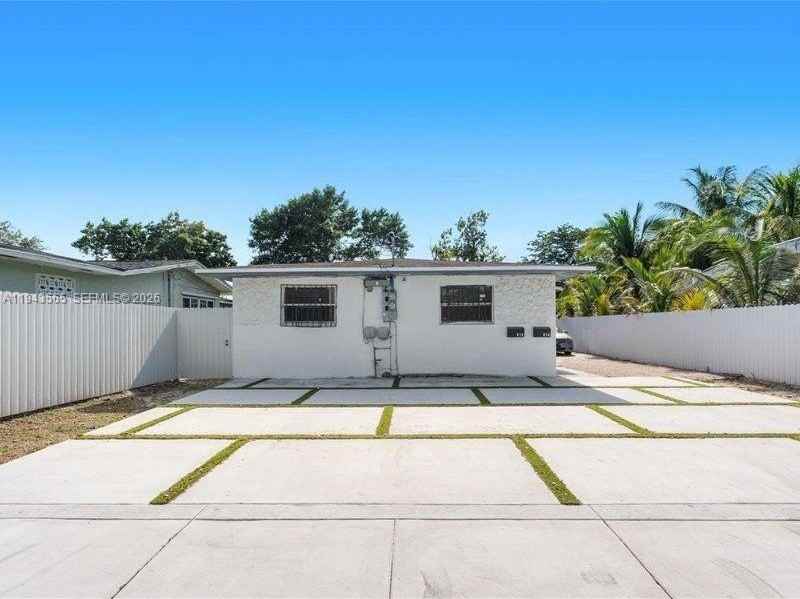 812 Nw 55th Ter #812 - Photo 2 of 10