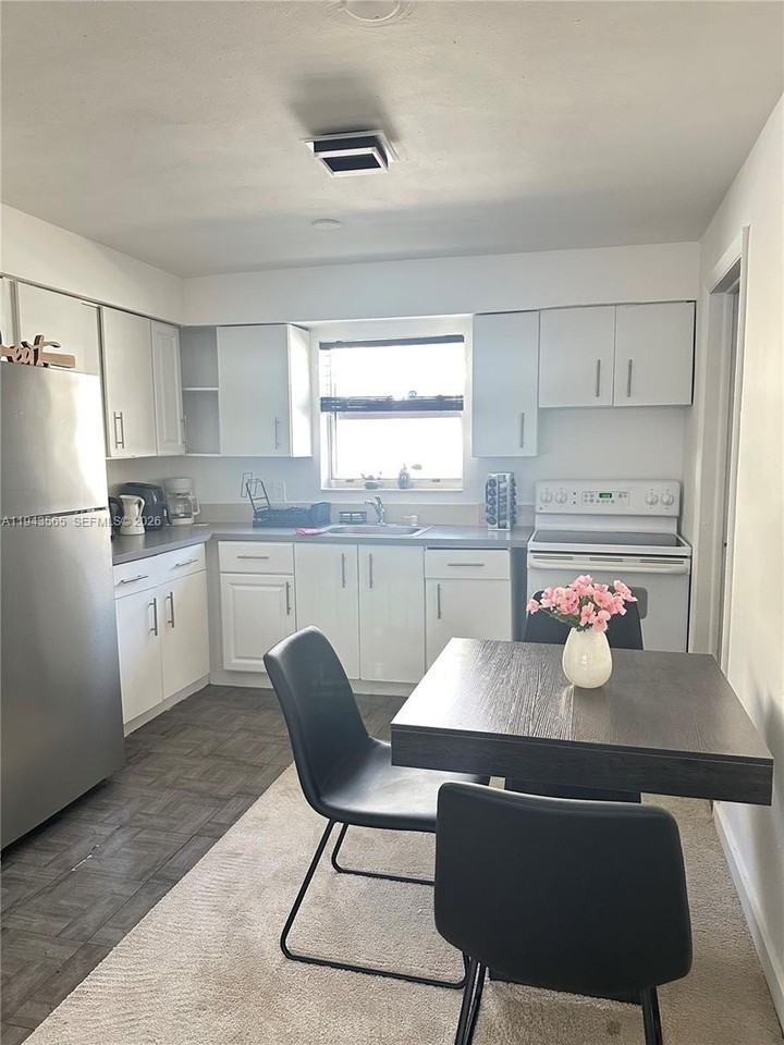 812 Nw 55th Ter #812 - Photo 7 of 10