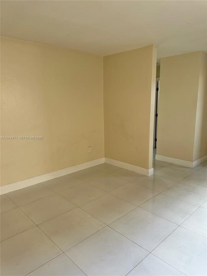 1640 Sw 1st St #7 - Photo 5 of 17