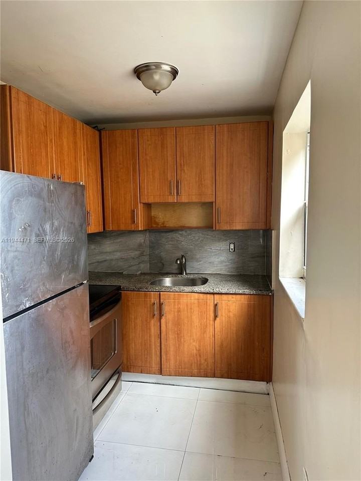 1640 Sw 1st St #7 - Photo 6 of 17