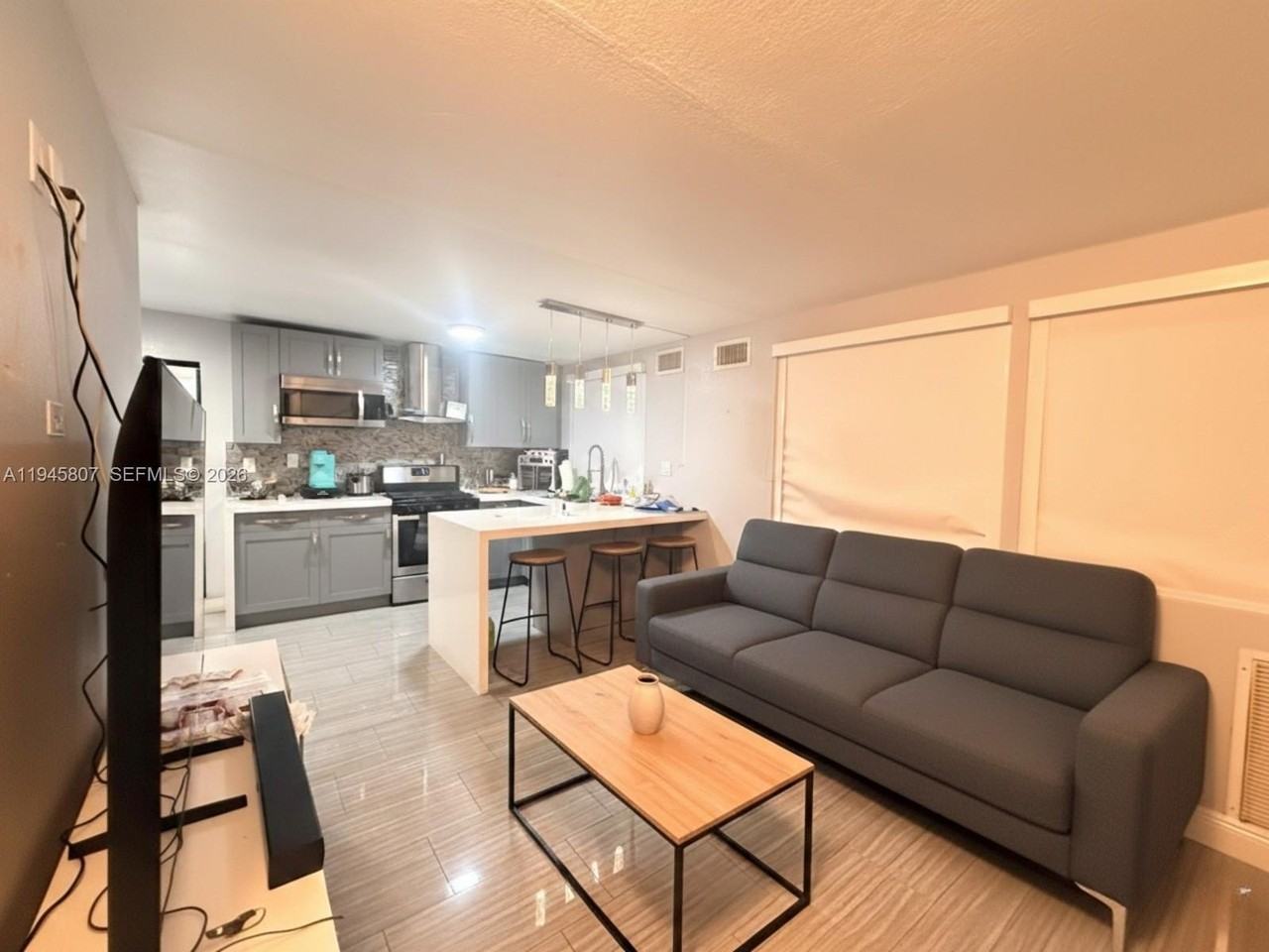 10417 Nw 129th St #B - Photo 4 of 10