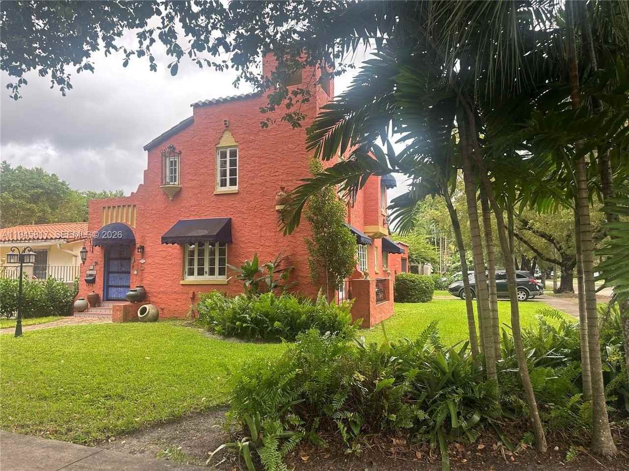 915 Ferdinand St #915 - Photo 2 of 19