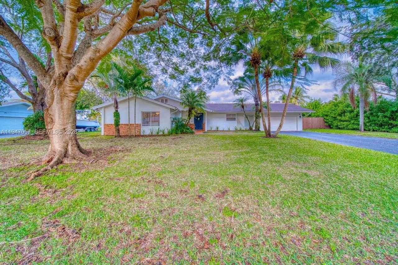 12620 Sw 114th Ave - Photo 2 of 37
