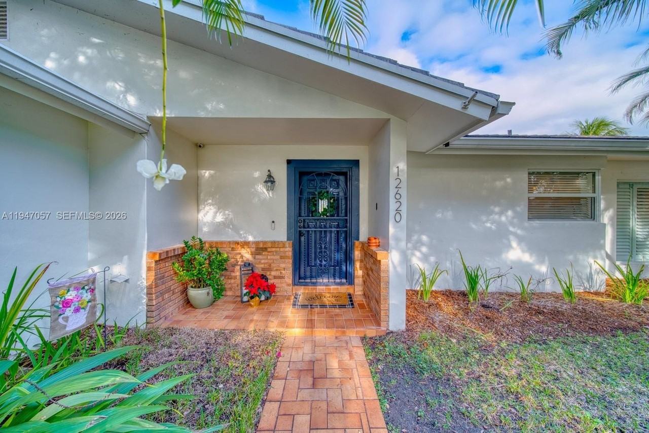 12620 Sw 114th Ave - Photo 3 of 37