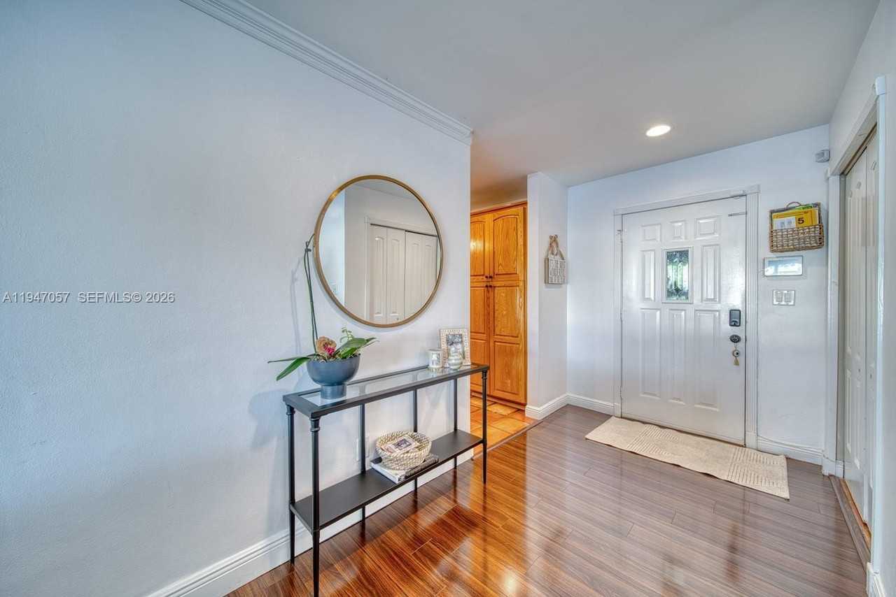 12620 Sw 114th Ave - Photo 4 of 37