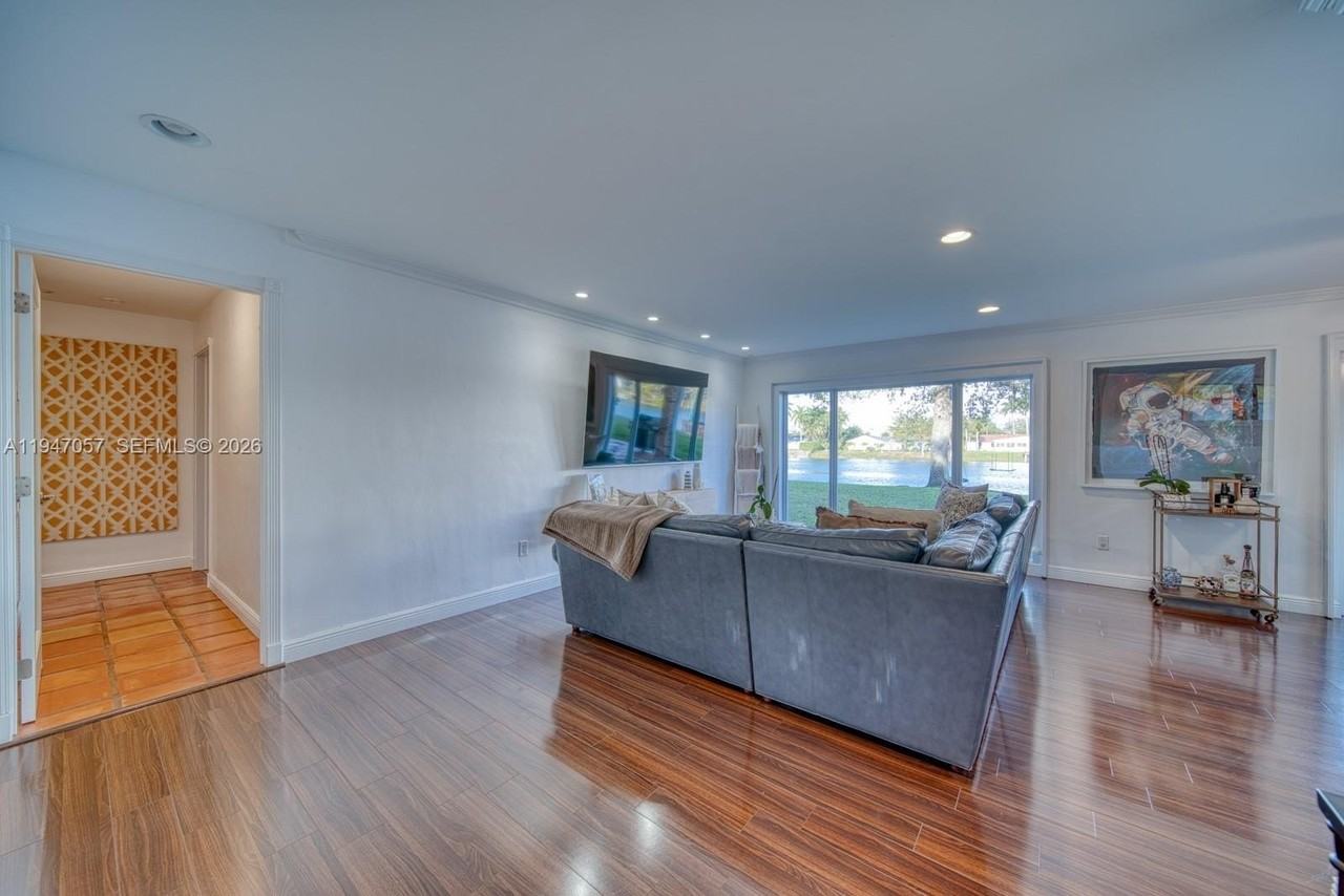 12620 Sw 114th Ave - Photo 6 of 37