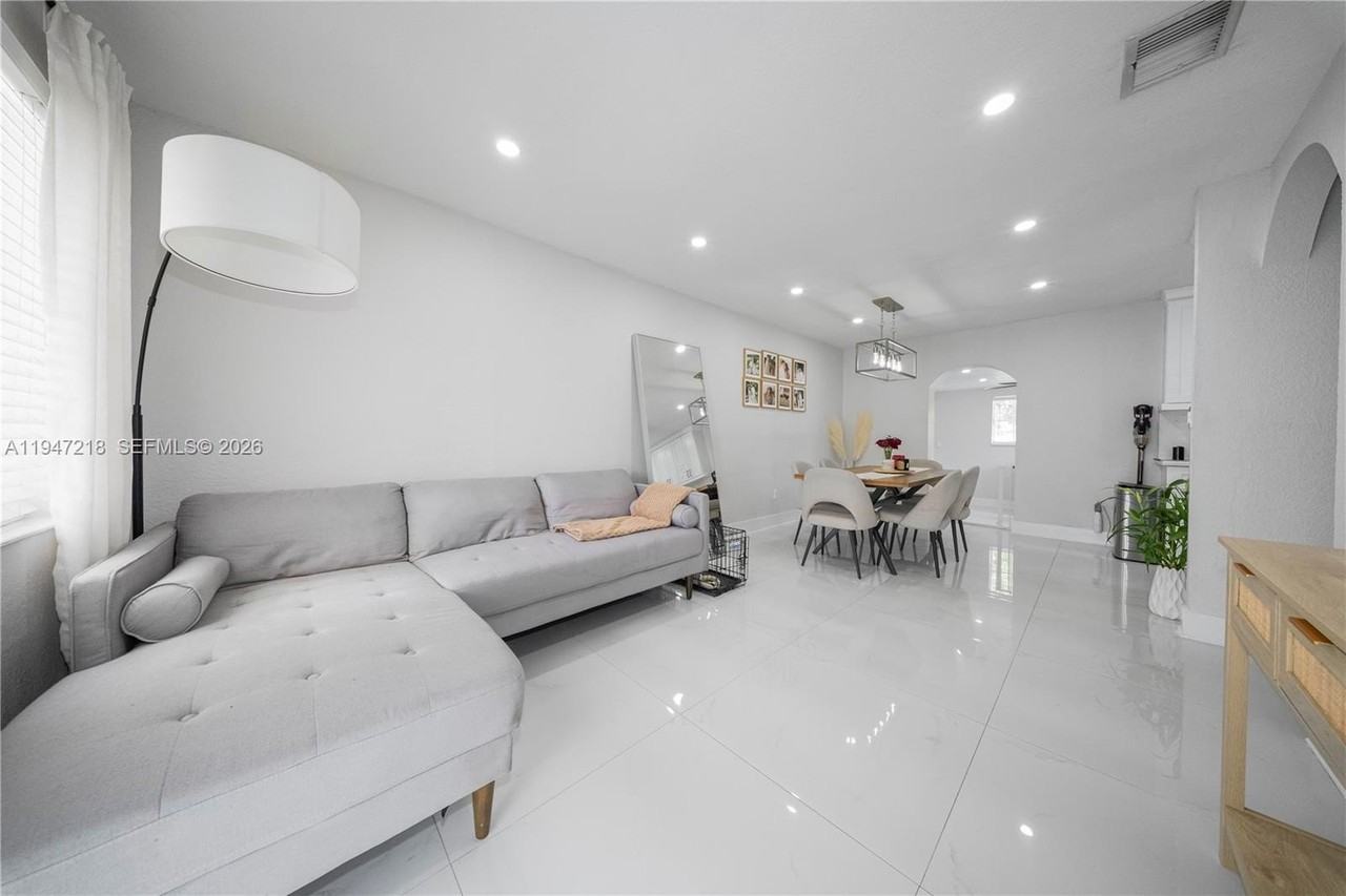 10731 Sw 51st Dr - Photo 5 of 29