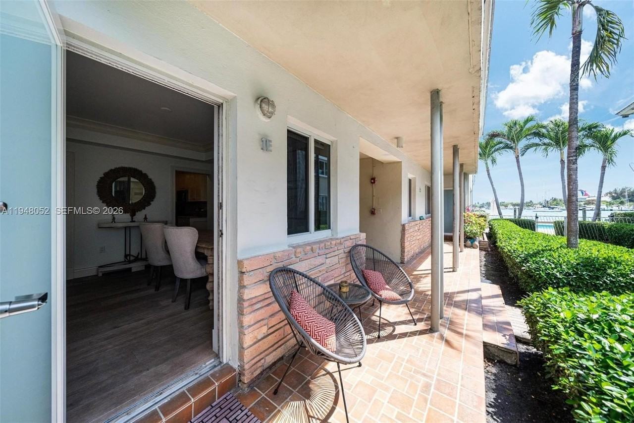 1130 Venetian Way #1E - Photo 3 of 32