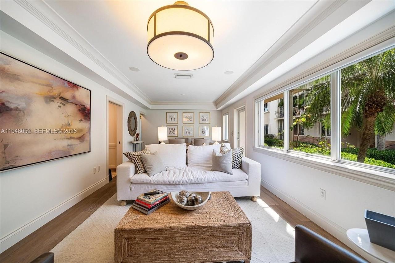 1130 Venetian Way #1E - Photo 7 of 32