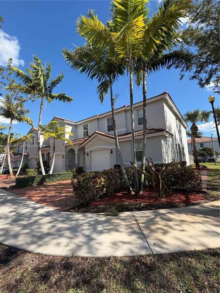 20715 Ne 10th Ct #20715 - Photo 4 of 49