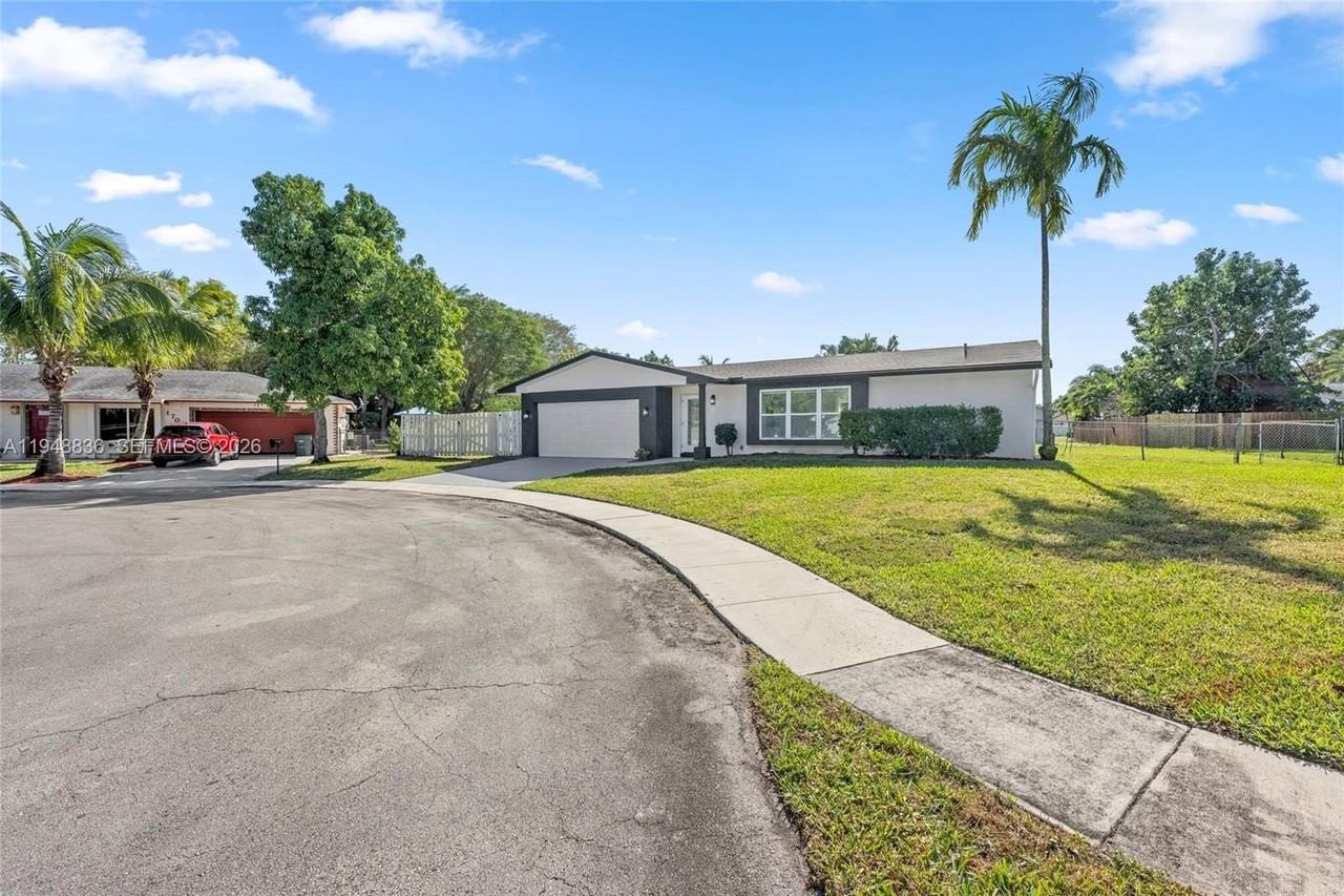 1720 Sw 13th St - Photo 4 of 50