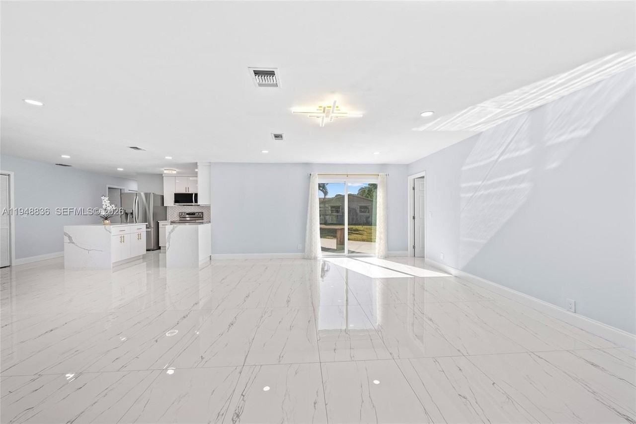 1720 Sw 13th St - Photo 6 of 50