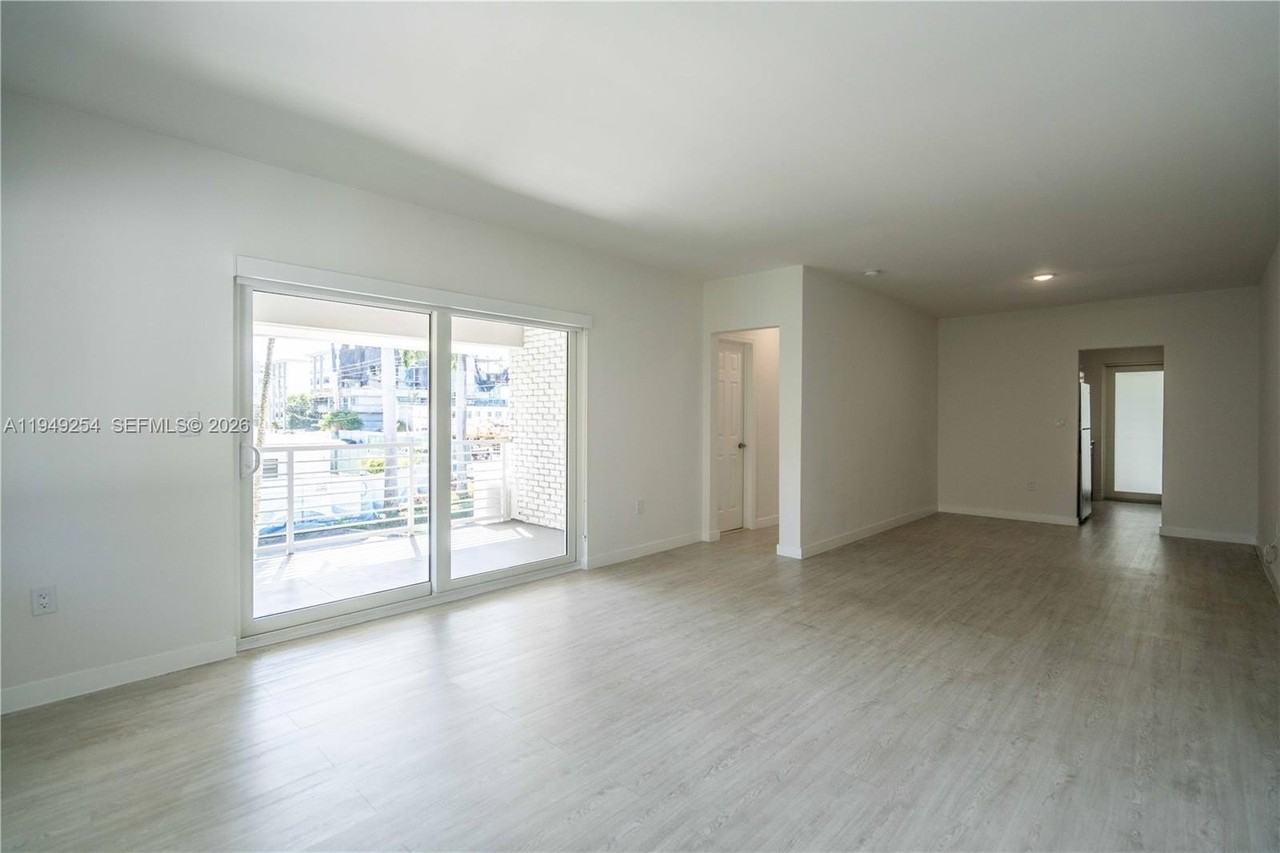 1185 98th St #6 - Photo 2 of 21