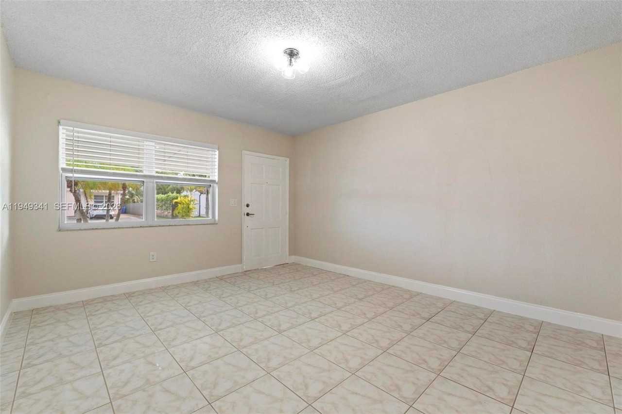 3507 Sw 25th Ter #0 - Photo 5 of 32