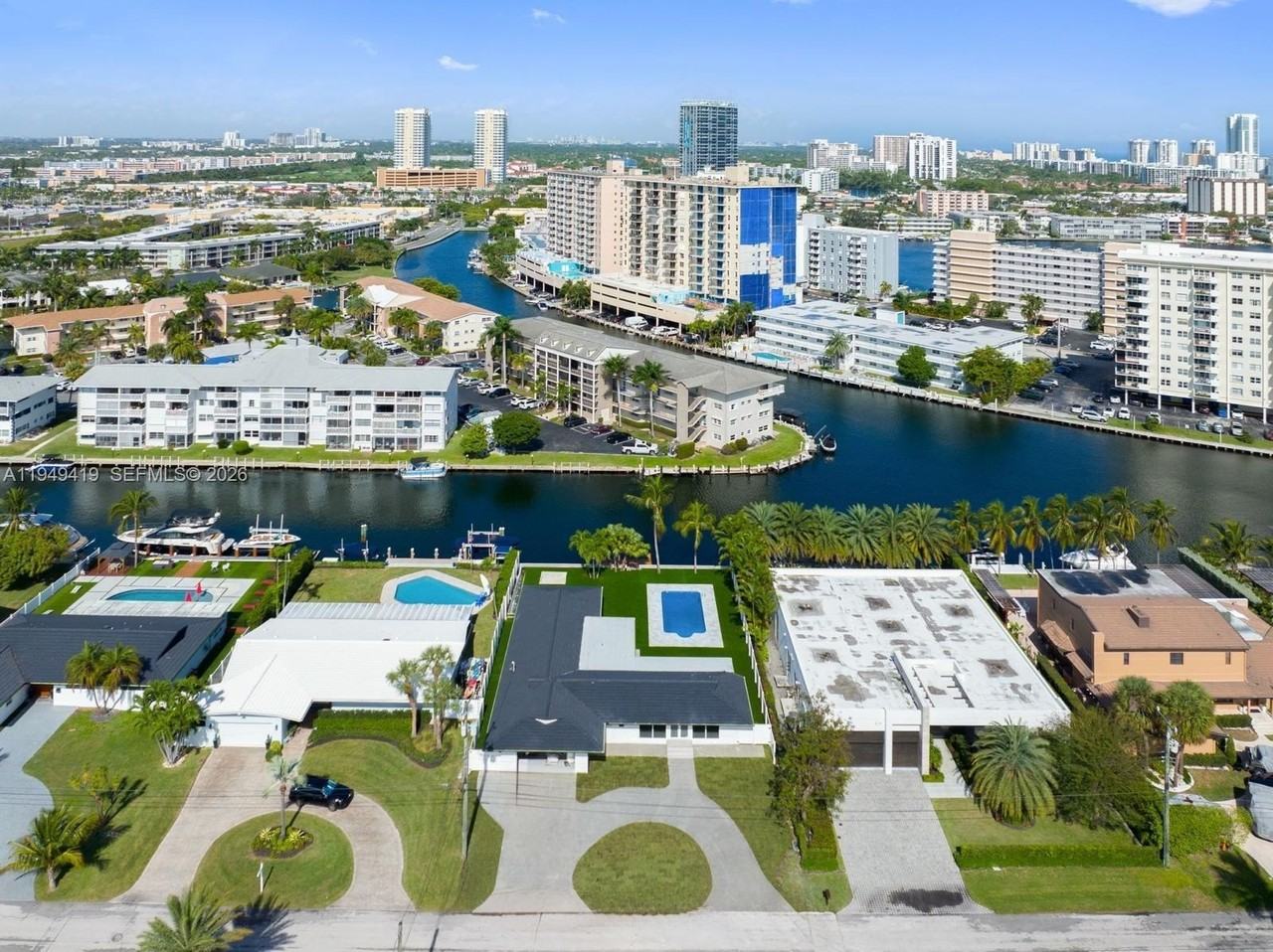 430 Tamarind Dr - Photo 5 of 35