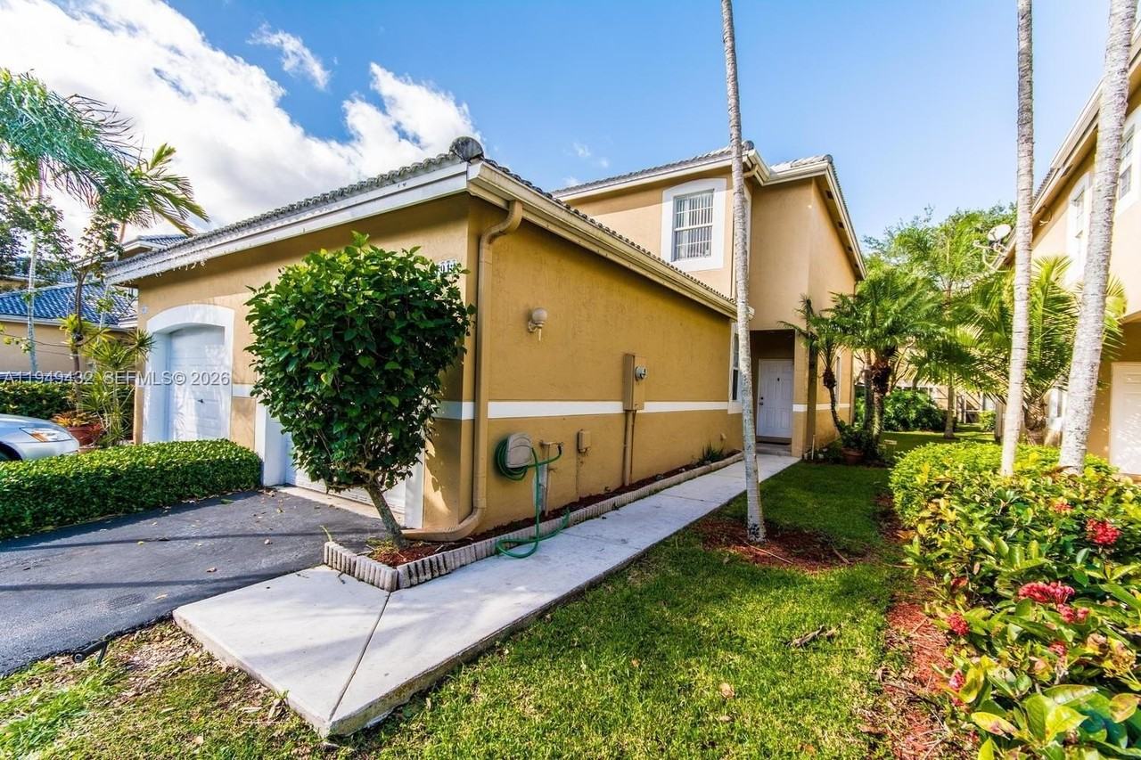 1911 Madeira Dr #1911 - Photo 3 of 50